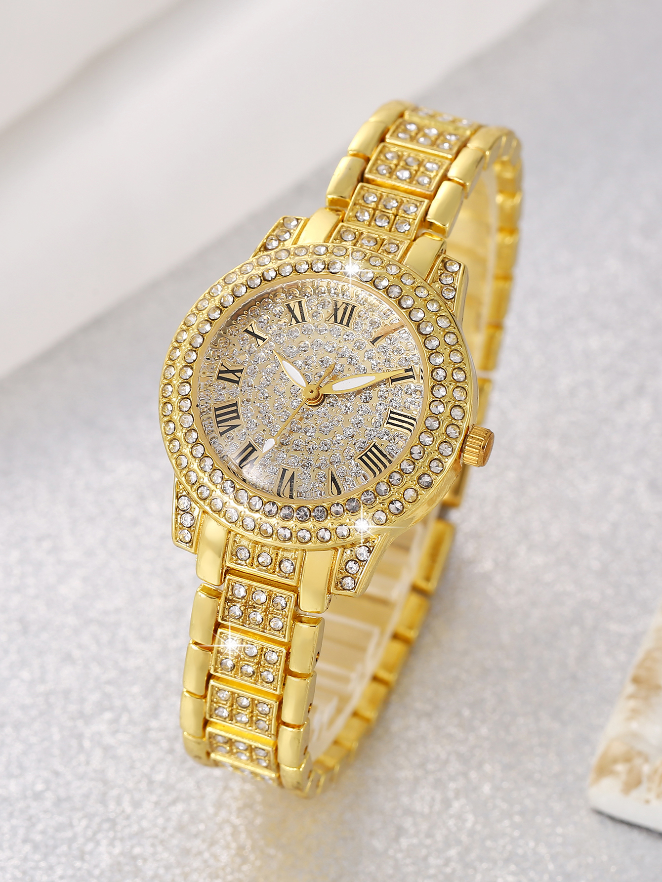 Fashionable Ladies round Shell - Jewelry Clasp Watches บทวิจารณ์และราคา
